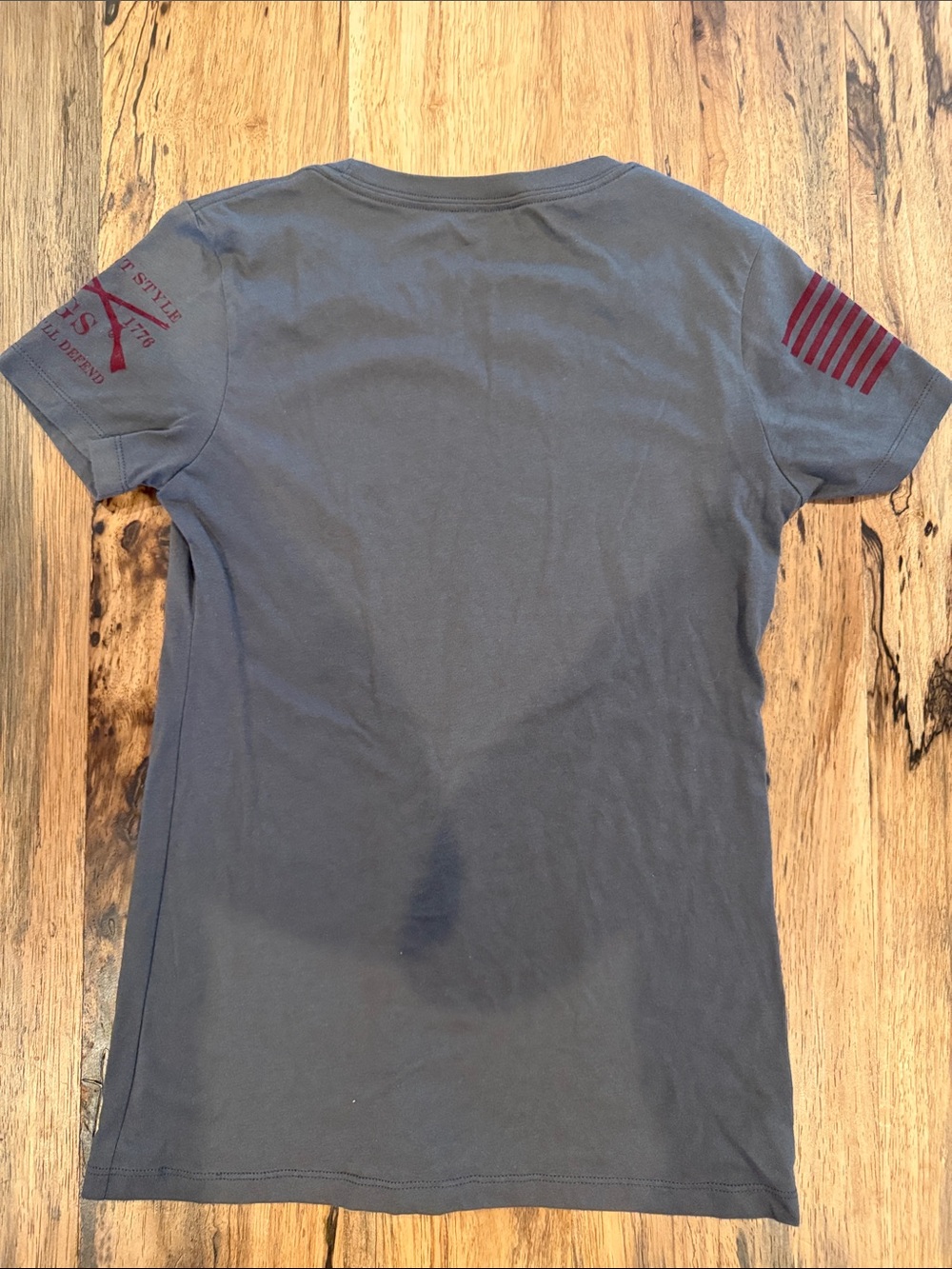 Grunt Style Gray Tee with Red Rose Graphic - Picture 2 of 2